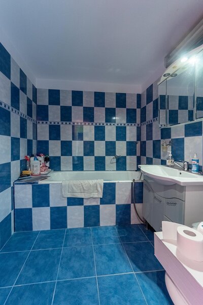 Piata Sudului, vizavi de spitalul Bagdasar